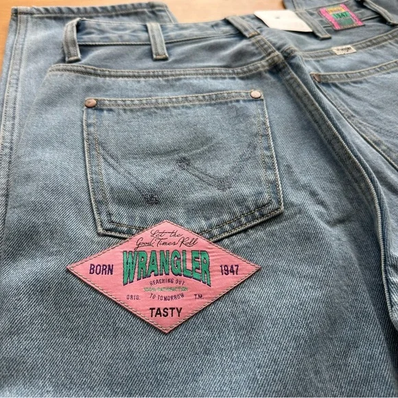 NWT Wrangler Body Bespoke Retro Patch Jeans Size 28